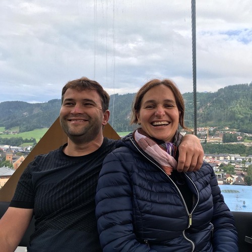 Fotka hosta Markéta a Milan Jiroutovi k přednášce Jak přemýšlíme, když vás vychováváme (aneb myšlenkové pochody rodičů).